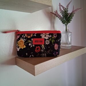 Kenneth Cole Reaction Pouch